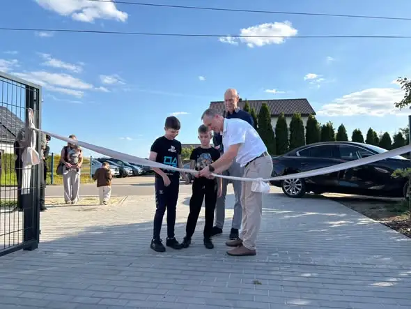 Nowy plac zabaw w Kolonii Zawada już otwarty – inwestycja za ponad pół miliona złotych